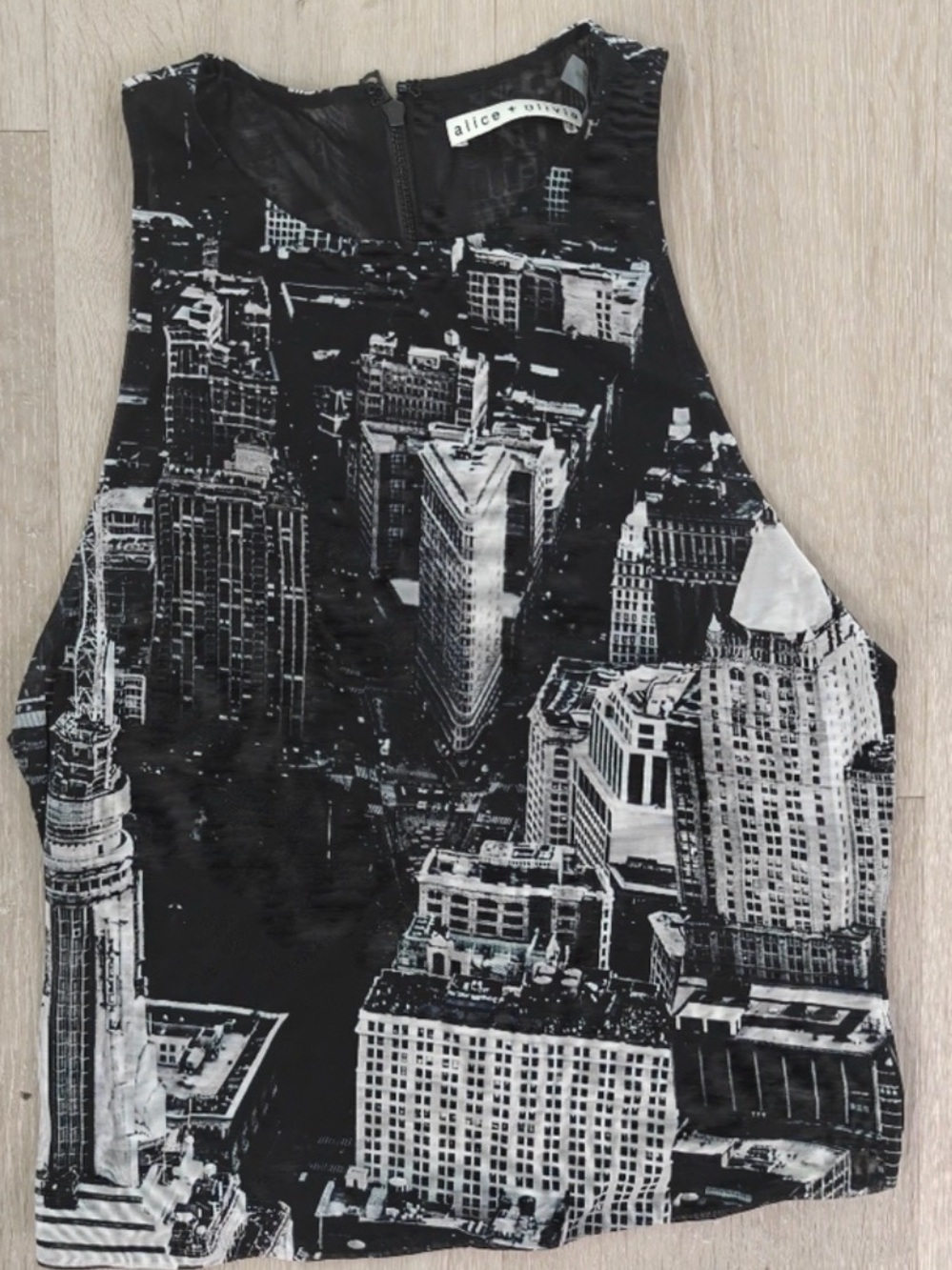 Alice + Olivia NYC Skyline Graphic Crop Tank | SIZE M | Like New - Picture 5 of 7
